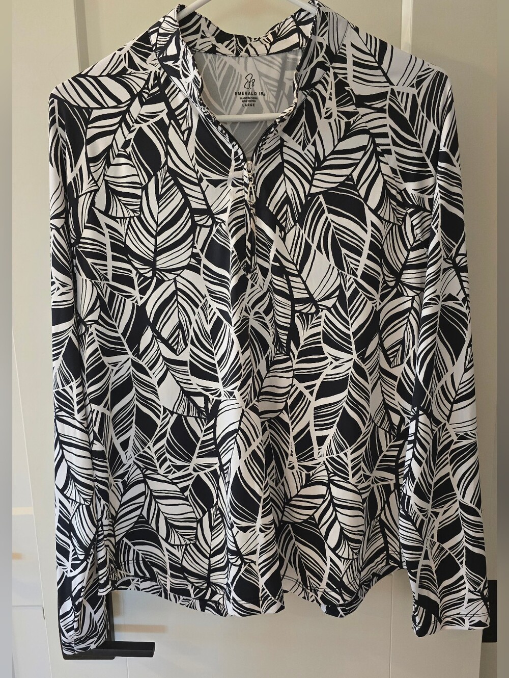 NWOT Emerald 18 Black & White Leaf-Print Zip-Front Blouse Size L